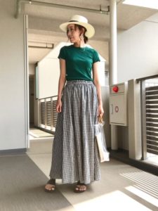 2020夏向けぺたんこサンダル緑・グリーンコーデに関する参考画像
