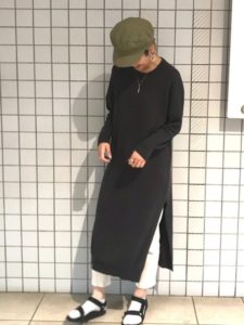 2020夏向けラバーサンダル緑・グリーンコーデに関する参考画像