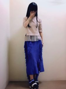 2020夏向けラバーサンダル青・ブルーコーデに関する参考画像
