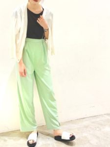 2020夏向けシャワーサンダル緑・グリーンコーデに関する参考画像