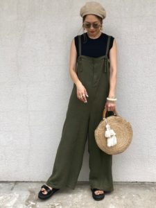 2020夏向けラバーサンダル緑・グリーンコーデに関する参考画像