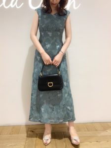 21年夏 ノースリーブワンピースの人気色別コーデや組み合わせ トレンドや30代女性向けの合わせ方