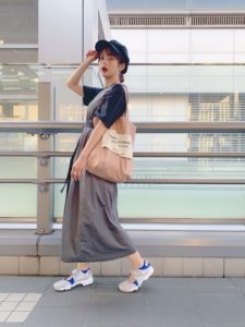 【2020年夏】レディーストートバッグの人気色別コーデの参考画像
