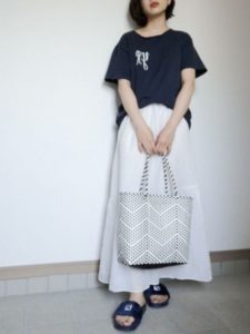 2020夏向けシャワーサンダル白・ホワイトコーデに関する参考画像
