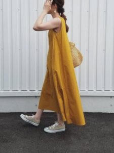 21年夏 マキシ丈ワンピースの人気色別コーデや組み合わせ トレンドや30代女性向けの合わせ方