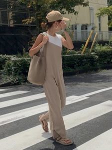 2020夏向けラバーサンダルベージュコーデに関する参考画像