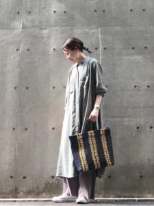 【2020年夏】かごバッグの人気色別コーデの参考画像