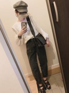 2020夏向けラバーサンダル 赤・レッドコーデに関する参考画像