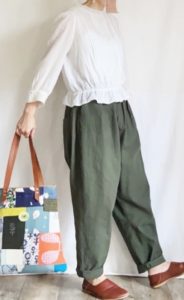サルエルパンツの春向けコーデに関する参考画像