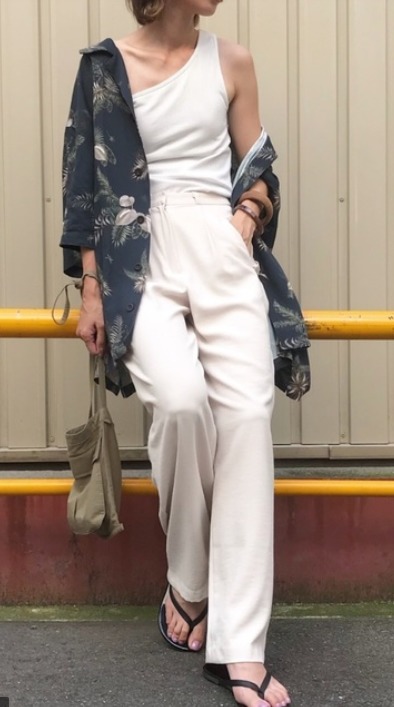 アロハシャツの人気レディース夏向けコーデ 30代女性向けの大人な着こなし方 ファッションコクシネル