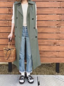 2020夏向けスニーカーサンダルの緑・グリーンコーデに関する参考画像