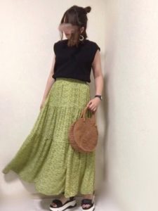 2020夏向けスニーカーサンダルの緑・グリーンコーデに関する参考画像