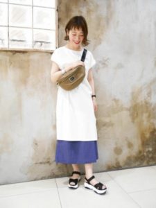2020夏向けスニーカーサンダルの黄色・イエローコーデに関する参考画像