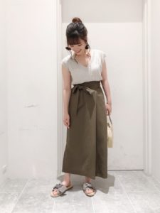 2020夏向けジュートサンダルグレーコーデに関する参考画像