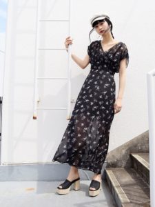 2020夏向けエスパドリーユ黒・ブラックコーデに関する参考画像