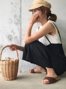 【2020年夏】レディースコンフォートサンダルの人気色別コーデや組み合わせ！トレンドや30代女性向けの合わせ方！