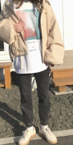 厚底スニーカーのコーデに関する参考画像