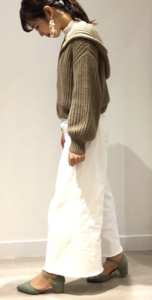 ストラップパンプスのコーデに関する参考画像