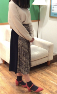 ストラップパンプスのコーデに関する参考画像