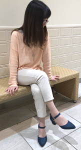 ストラップパンプスのコーデに関する参考画像