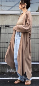 ロングシャツの春コーデに関する参考画像