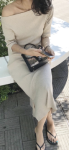 オフショルダーの春コーデに関する参考画像