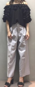 オフショルダーの春コーデに関する参考画像