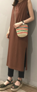ノースリーブワンピースの春コーデに関する参考画像