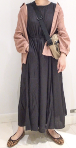 ノースリーブワンピースの春コーデに関する参考画像
