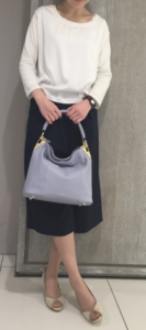 オープントゥパンプスの色別コーデに関する参考画像