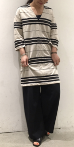 オープントゥパンプスの色別コーデに関する参考画像