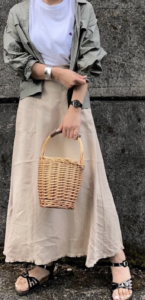 シャツジャケットの春向けコーデに関する参考画像