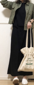 シャツジャケットの春向けコーデに関する参考画像