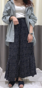 シャツジャケットの春向けコーデに関する参考画像
