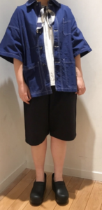 シャツジャケットの春向けコーデに関する参考画像