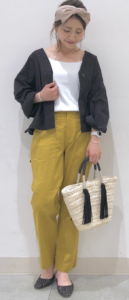 シャツジャケットの春向けコーデに関する参考画像