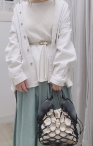 シャツジャケットの春向けコーデに関する参考画像