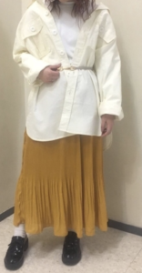 シャツジャケットの春向けコーデに関する参考画像