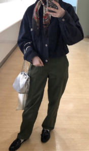 カーゴパンツの春向けコーデに関する参考画像