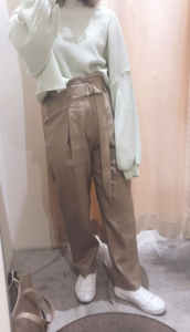 カーゴパンツの春向けコーデに関する参考画像