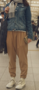 サルエルパンツの春向けコーデに関する参考画像