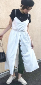 リネンワンピースの春向けコーデに関する参考画像