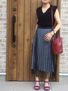 【2020年夏】レディースフラットサンダルの人気色別コーデや組み合わせ!トレンドや30代女性向けの合わせ方!