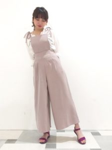 【2020年夏】レディースフラットサンダルの人気色別コーデや組み合わせ!トレンドや30代女性向けの合わせ方!