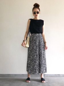 【2020年夏】レディースフラットサンダルの人気色別コーデや組み合わせ!トレンドや30代女性向けの合わせ方!
