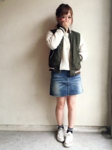 21年秋 スタジャンの30代レディース向け色別流行コーデ 女性のおすすめ着こなし方 ファッションコクシネル