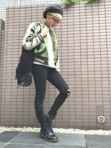 21年秋 スタジャンの30代レディース向け色別流行コーデ 女性のおすすめ着こなし方 ファッションコクシネル