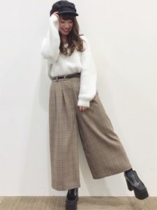 21年秋 ガウチョパンツの30代レディース向け色別流行コーデ 女性のおすすめ着こなし方