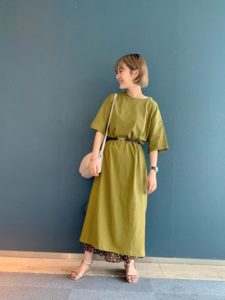 21年夏 Tシャツワンピースの30代レディース向け色別流行コーデ 女性のおすすめ着こなし方