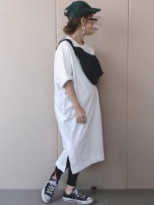 21年夏 Tシャツワンピースの30代レディース向け色別流行コーデ 女性のおすすめ着こなし方